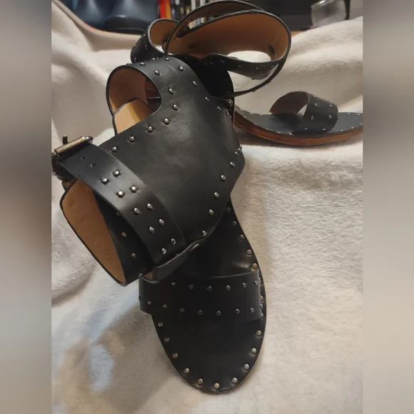 Women's Sandals - Picture 2 of 3